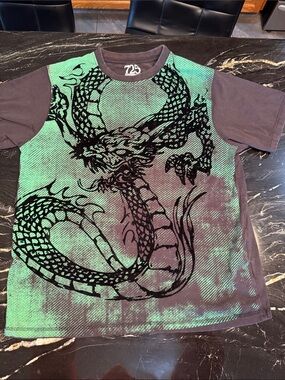 725 Originals Black velvet Dragon Graphic Tee